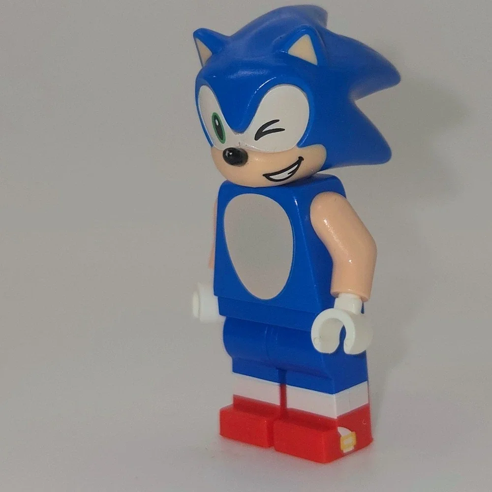 LEGO Sonic the Hedgehog Minifigure Winking Smile Blue Video Game Character